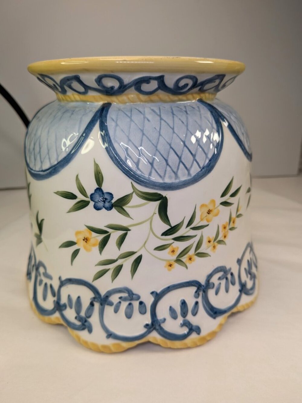 Large French Provincial Footed Cachepot | Raised Blue Relief & Rope Rim - Picture 9 of 16
